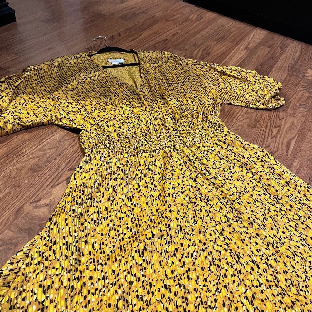 Anthropologie A+, 1X, silky/satiny marigold pattern midi dress